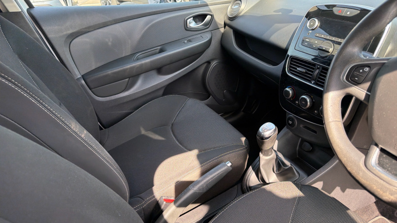 Renault Clio 1.2 16V Play 5dr Petrol Hatchback